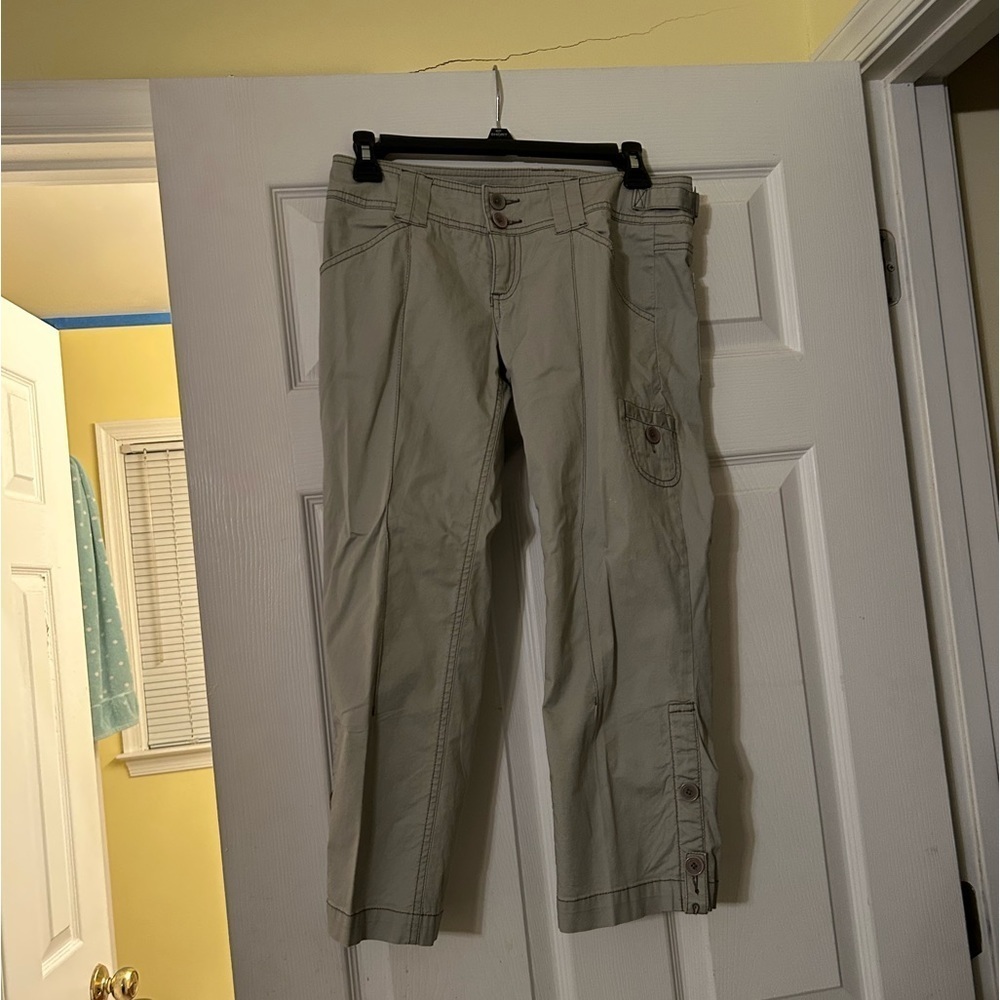 Green capri pants